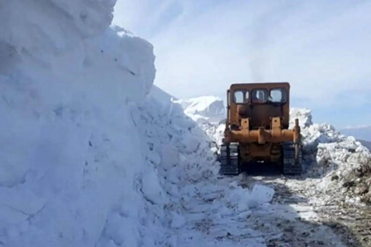 برف راه‌های ۱۳۰ روستای آذربایجان شرقی را مسدود کرد