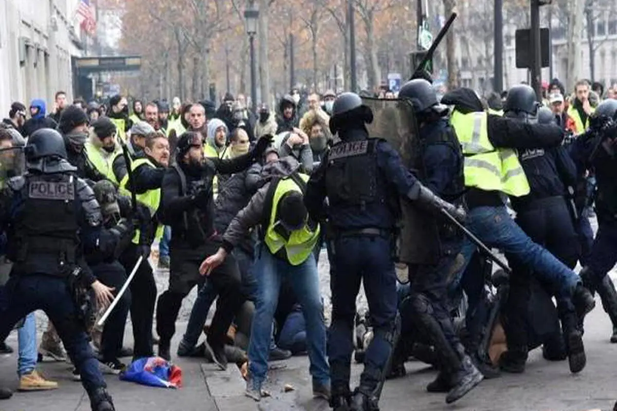 درگیری پلیس فرانسه و معترضان علیه اریک زمور + ویدئو