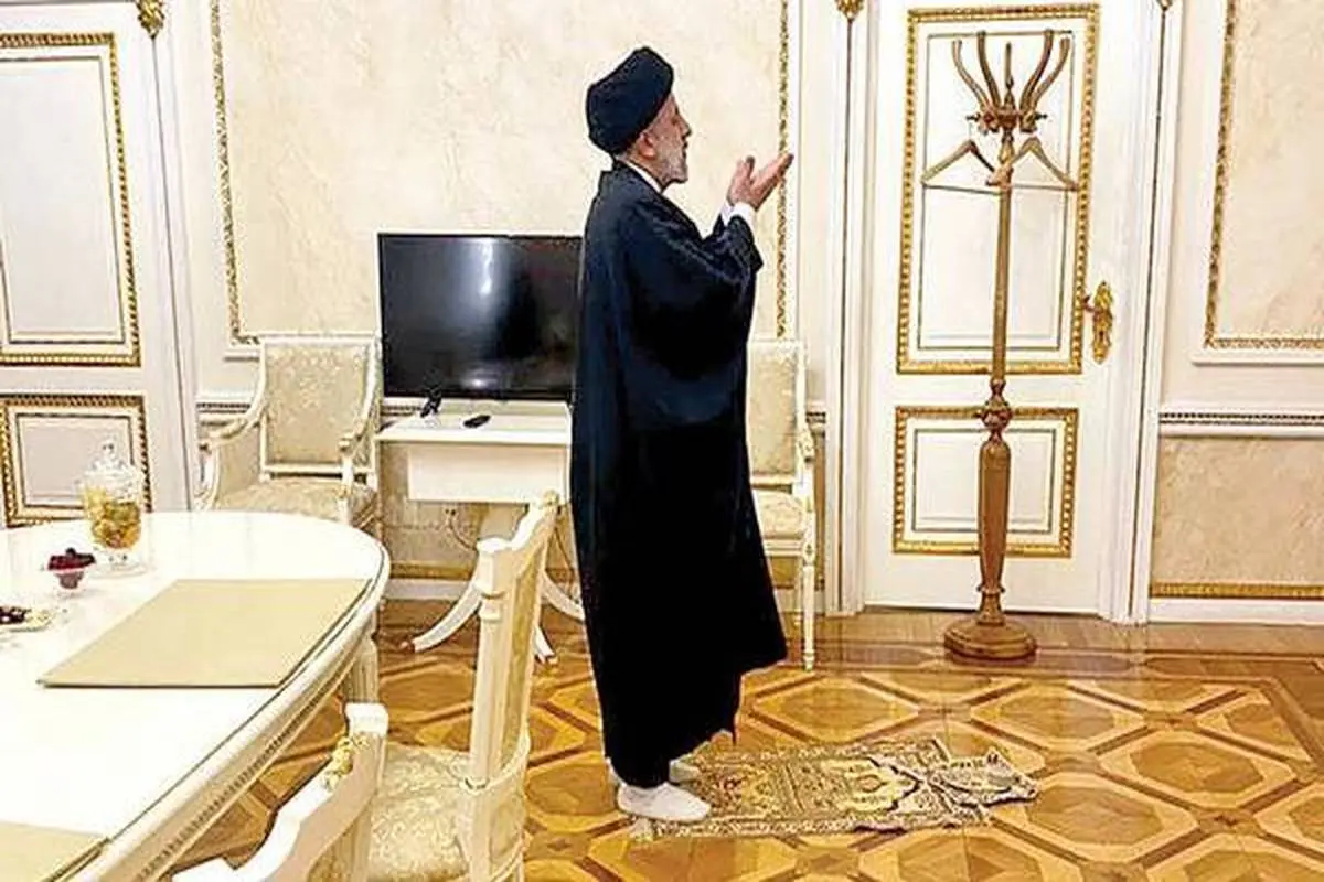 واکنش علی مطهری به نمازخواندن رئیسی در کاخ کرملین