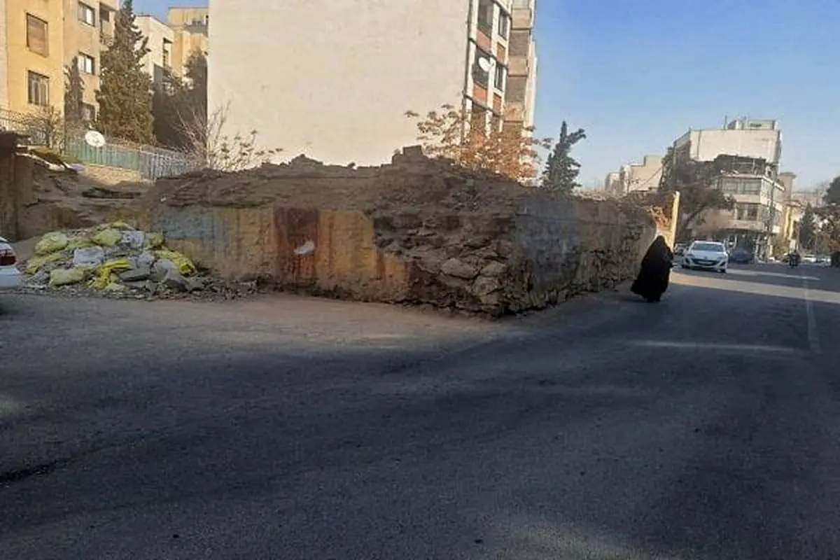 تخریب آب انبار 50 ساله نزدیک میدان عالی‌قاپوی تهران