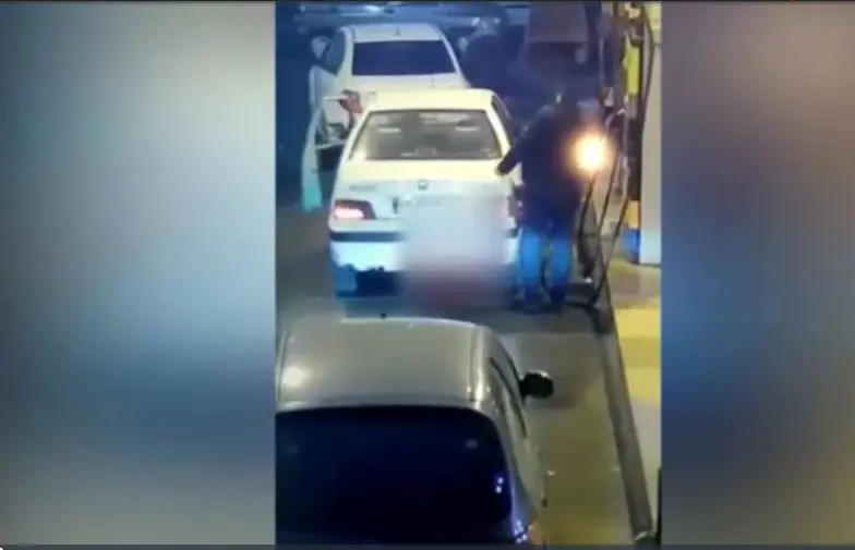تلاش برای دستگیری سارق که خودرو را در حال سوخت‌گیری در پمپ بنزین ربود