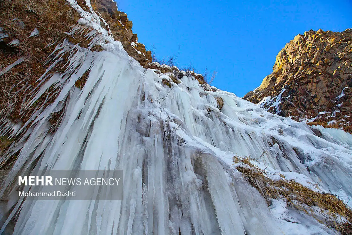 تصاویری از آبشار یخ زده «سردابه» اردبیل