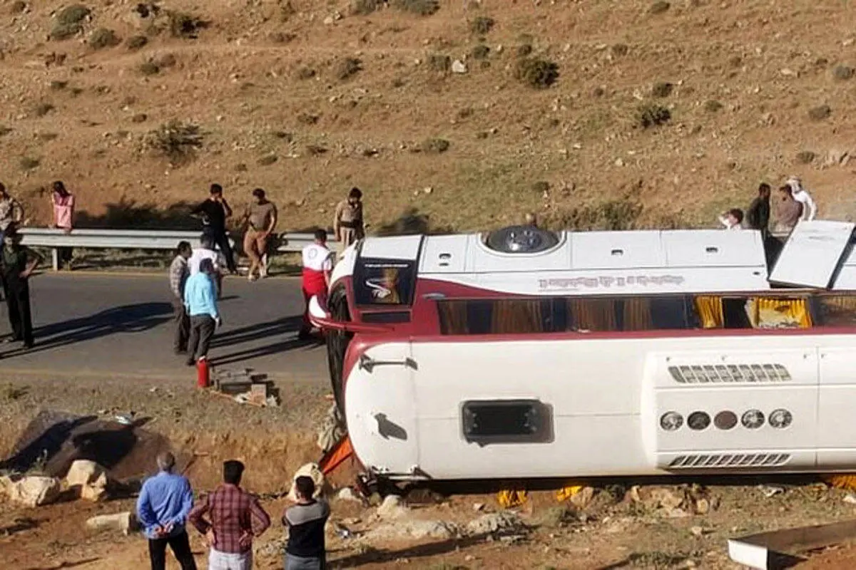 پرونده واژگونی اتوبوس خبرنگاران همچنان به نتیجه نرسیده
