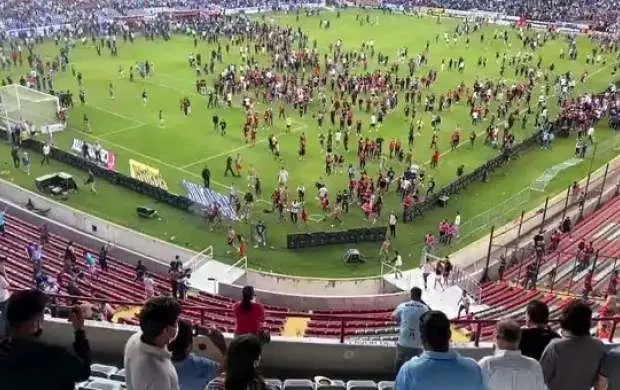 بازی خشن و خونین فوتبال در مکزیک! + ویدئو