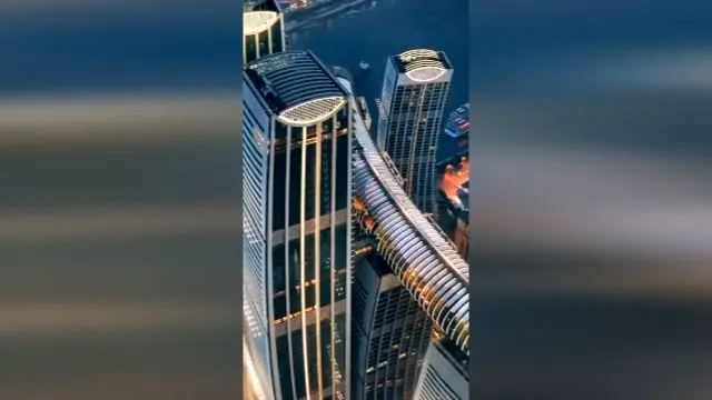 مرتفع‌ترین پل آسمان‌خراش جهان + ویدئو