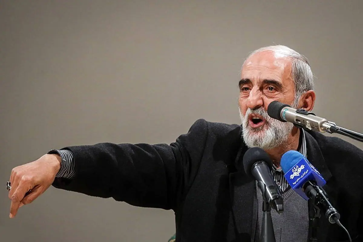 حسین شریعتمداری: شناسنامه‌های ایرانی و شناسه‌های آمریکایی!