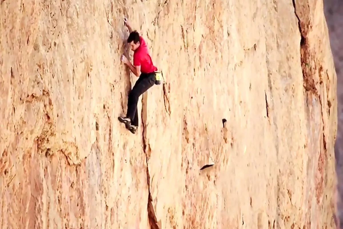 صخره نوردی بدون استفاده از تجهیزات ایمنی! + ویدئو