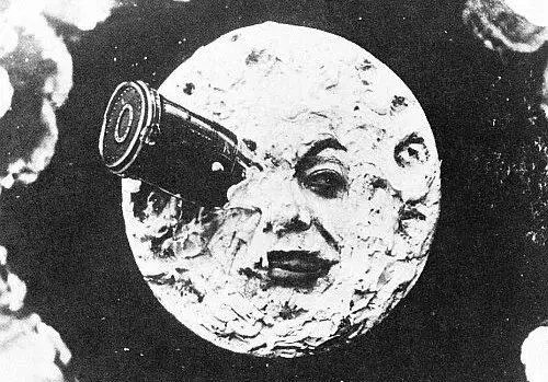 در چنین روزی اولین عکس از ماه گرفته شد