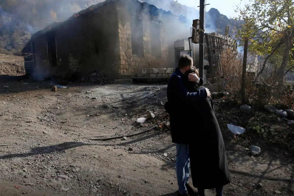 ارمنی‌ها خانه‌ خود را آتش می‌زنند تا سالم به دست آذربایجان نرسد