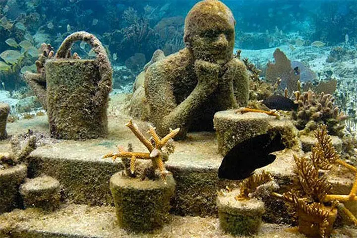 فیلم| شگفت انگیزترین موزه جهان زیر آب