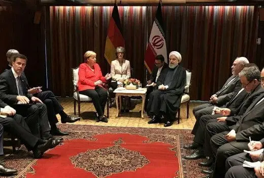 مرکل خطاب به روحانی: ایران باید سیگنال مثبت ارسال کند تا شانس بازگشت به برجام زیاد شود