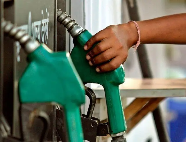 محدودیت صادرات بنزین و دیزل هند تمدید شد

