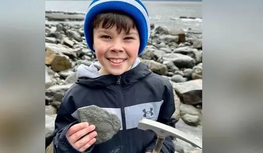 عکس| کشف شگفت انگیز پسر بچه ۹ ساله در ساحل 