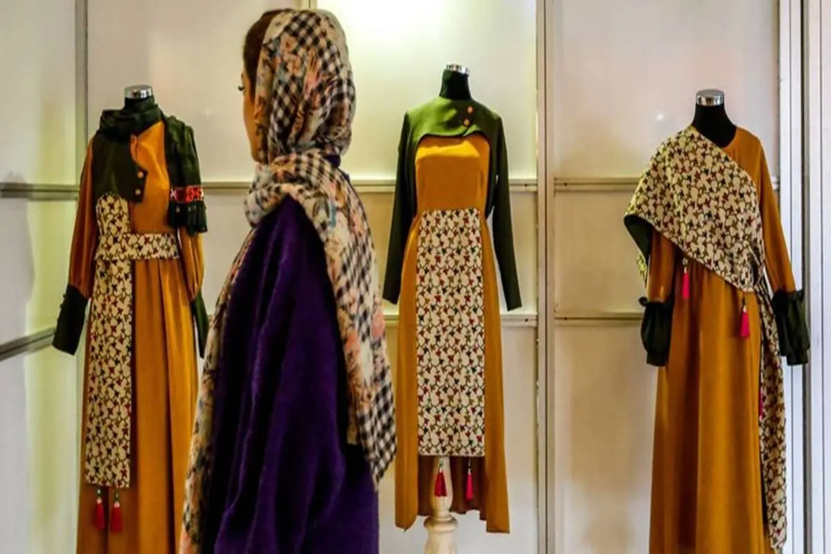 جولان مانتوهای جلوباز در ویترین فروشگاه‌ها/ قیمت‌ پوشاک اسلامی سرسام‌آور است

