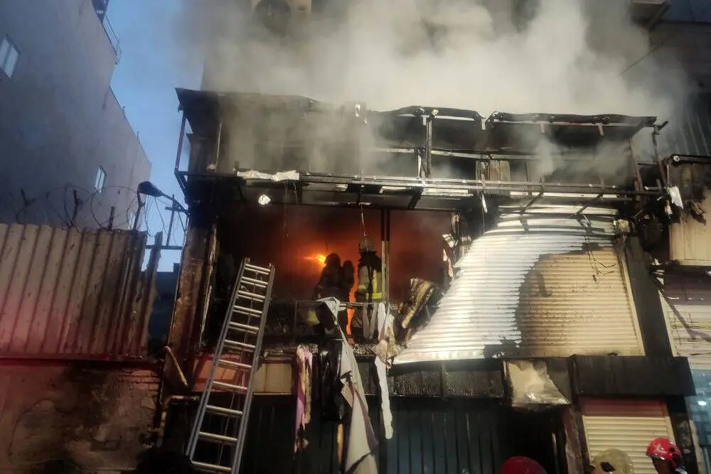 فیلم| وقوع آتش‌سوزی در بازار تهران