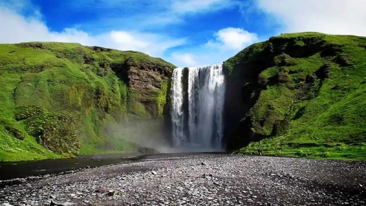 فیلمی از حرکت قدرتمندترین آبشار ایسلند