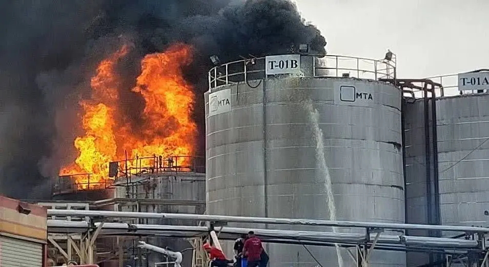 تصاویری از شدت آتش‌سوزی در پالایشگاه نفت بندرعباس