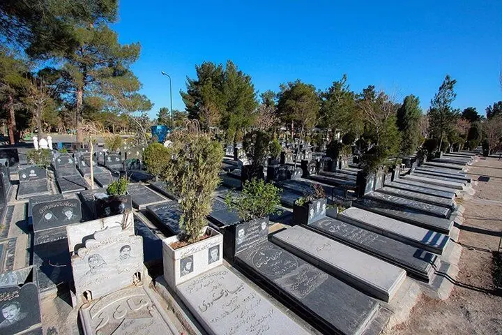 فیلم| صحبت‌های جنجالی یک روحانی شجاع از فروش قبرهای لاکچری با قیمت نجومی توسط اداره اوقاف