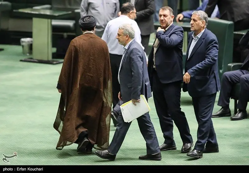 احمدی نژاد و رییسی برای وزرای استیضاح شده‌شان "مایه" گذاشتند؛ ولی مجلس "محل" نگذاشت!
