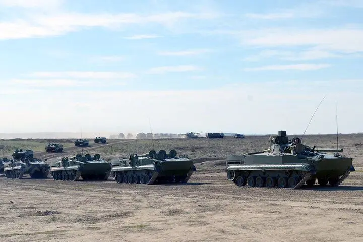 فیلم| حرکت تجهیزات توپخانه‌ای آذربایجان به سمت مرز ارمنستان!