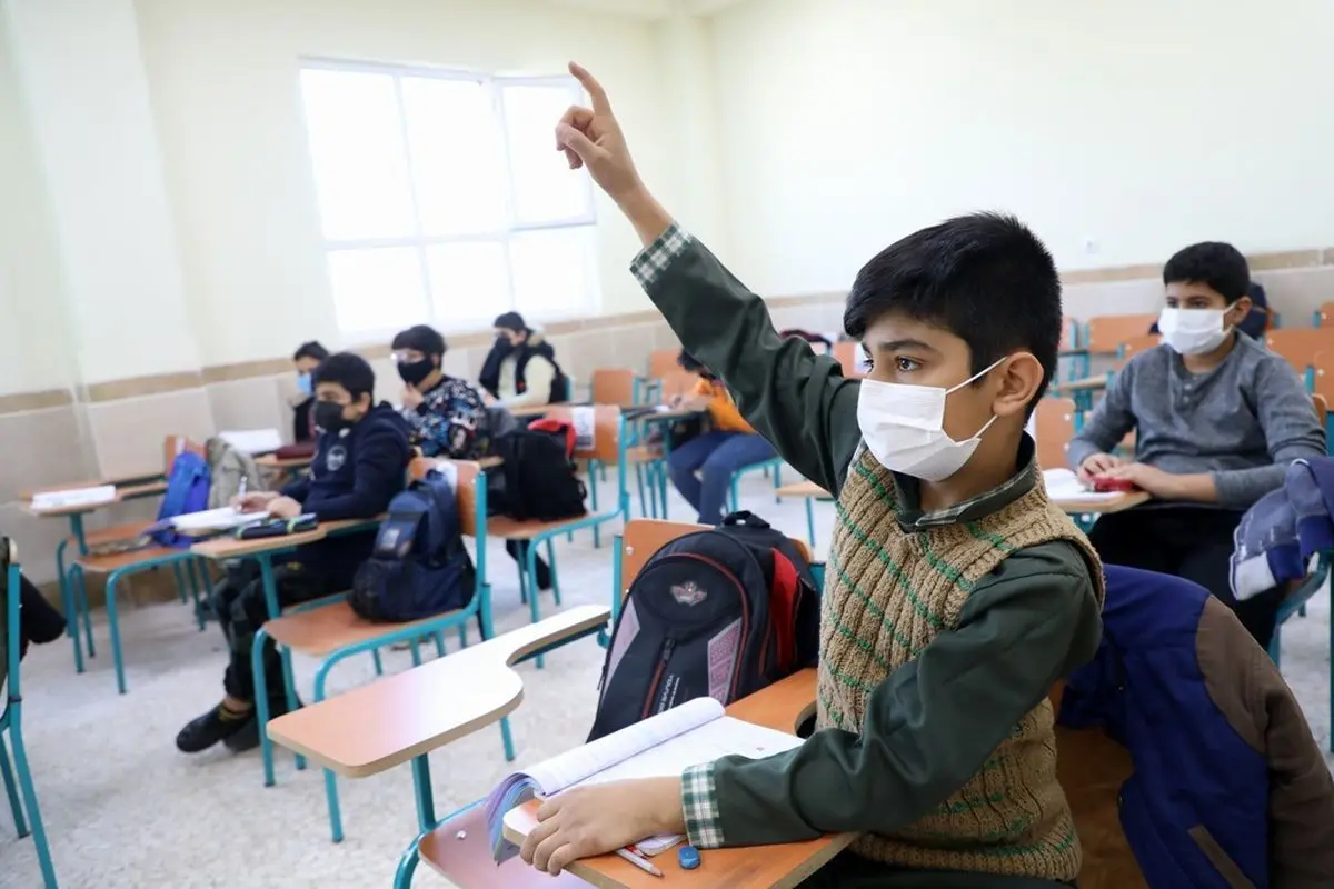 فیلم| مجری معروف: دریافت هزینه‌های برخی مدارس به دلار در تهران!