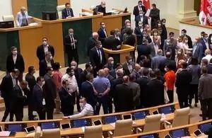 فیلم | کتک کاری اعضای پارلمان گرجستان