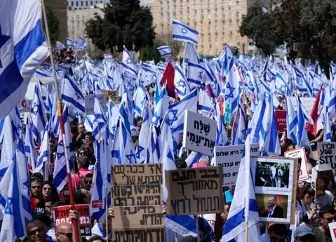 فیلم| اعتراض صدها صهیونیست مقابل خانه نتانیاهو