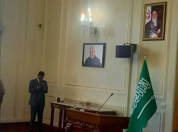 تغییر سالن نشست خبری وزیران خارجه ایران و عربستان به دلیل یک عکس