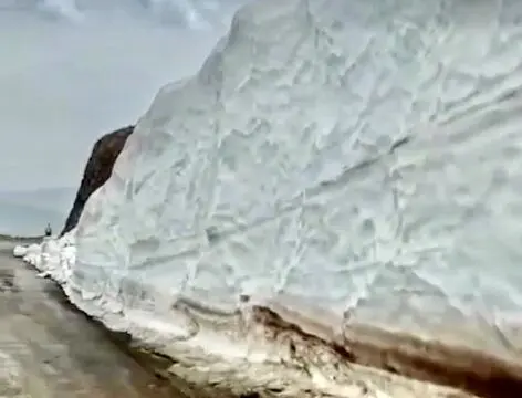 تصاویر ارتفاع ۶ متری برف در کاشان!