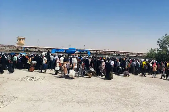 تصاویر لحظاتی از ازدحام زائران کربلا در مرز مهران