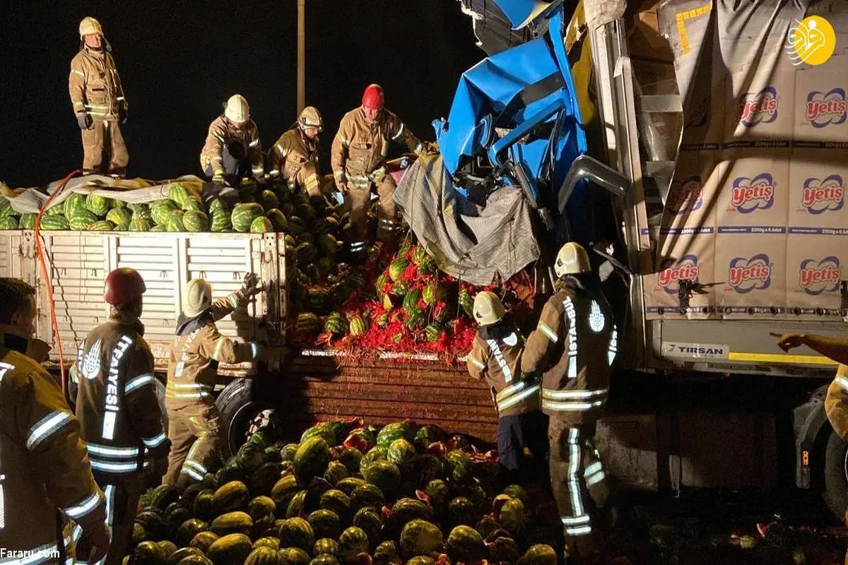 تصاویر| تصادف شدید کامیون حامل هندوانه