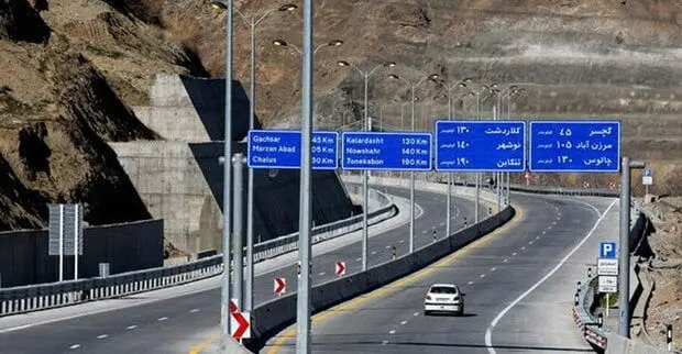 چرا آزادراه تهران شمال بسته بود؟/ صخره سنگی ۵ هزار تنی که به چشم نیامده بود