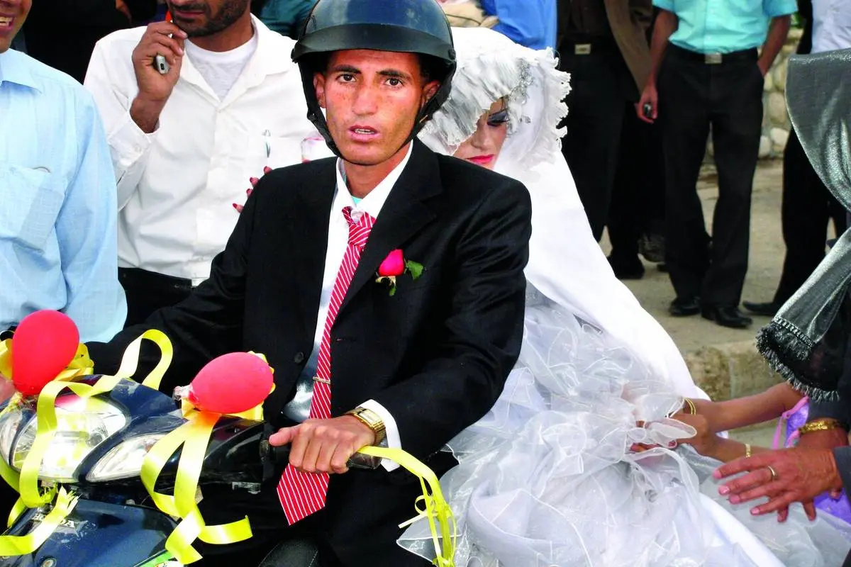 تصاویر/ عروس موتور سوار /  کم هزینه ترین و مشهورترین مراسم ازدواج کشور