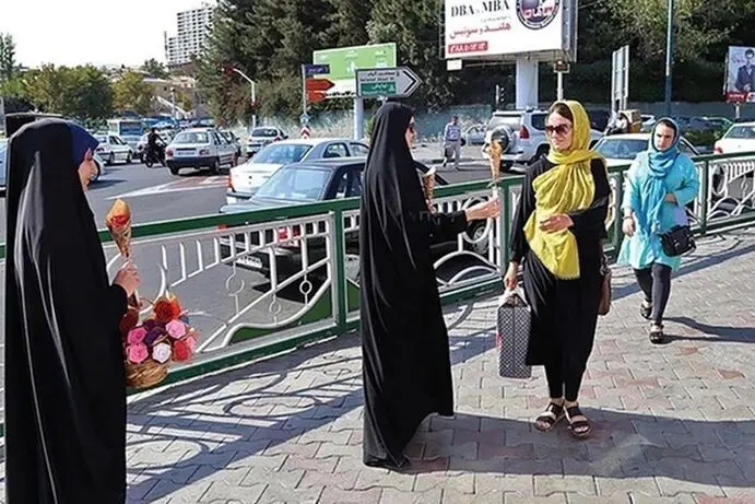 جمهوری اسلامی: عدالت و رفاه و حقوق مردم را اصلاح کنید، بی حجابی درست می شود

