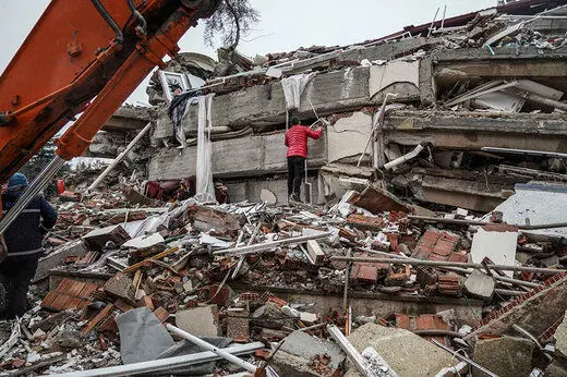 فیلم| عبادت خداوند هنگام وقوع زلزله