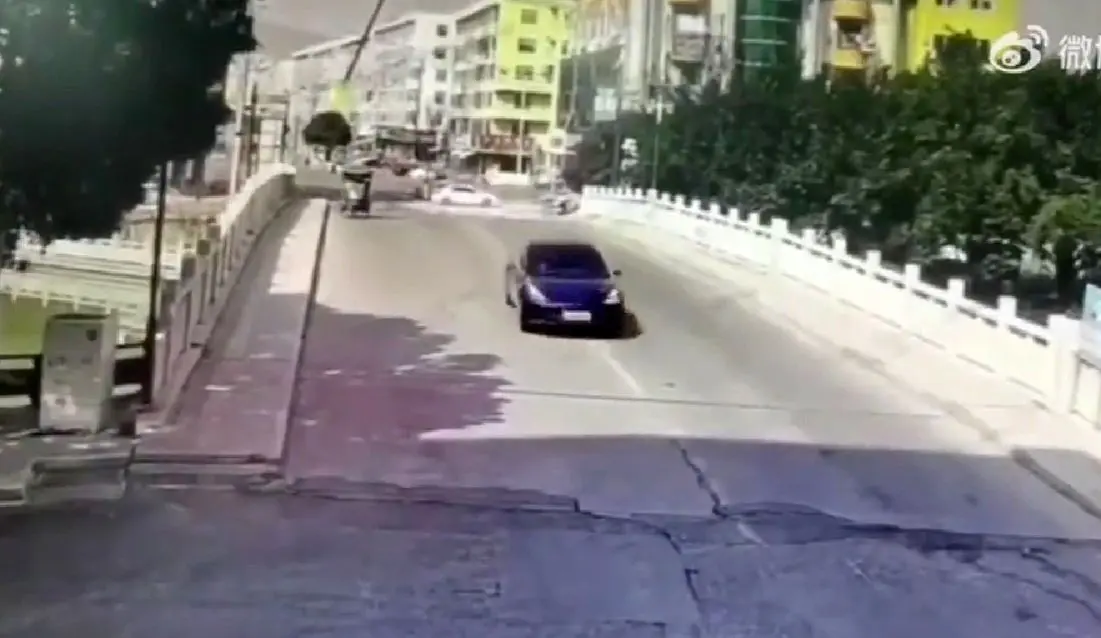 فیلم| دو کشته درپی تصادف خودروی تسلا
