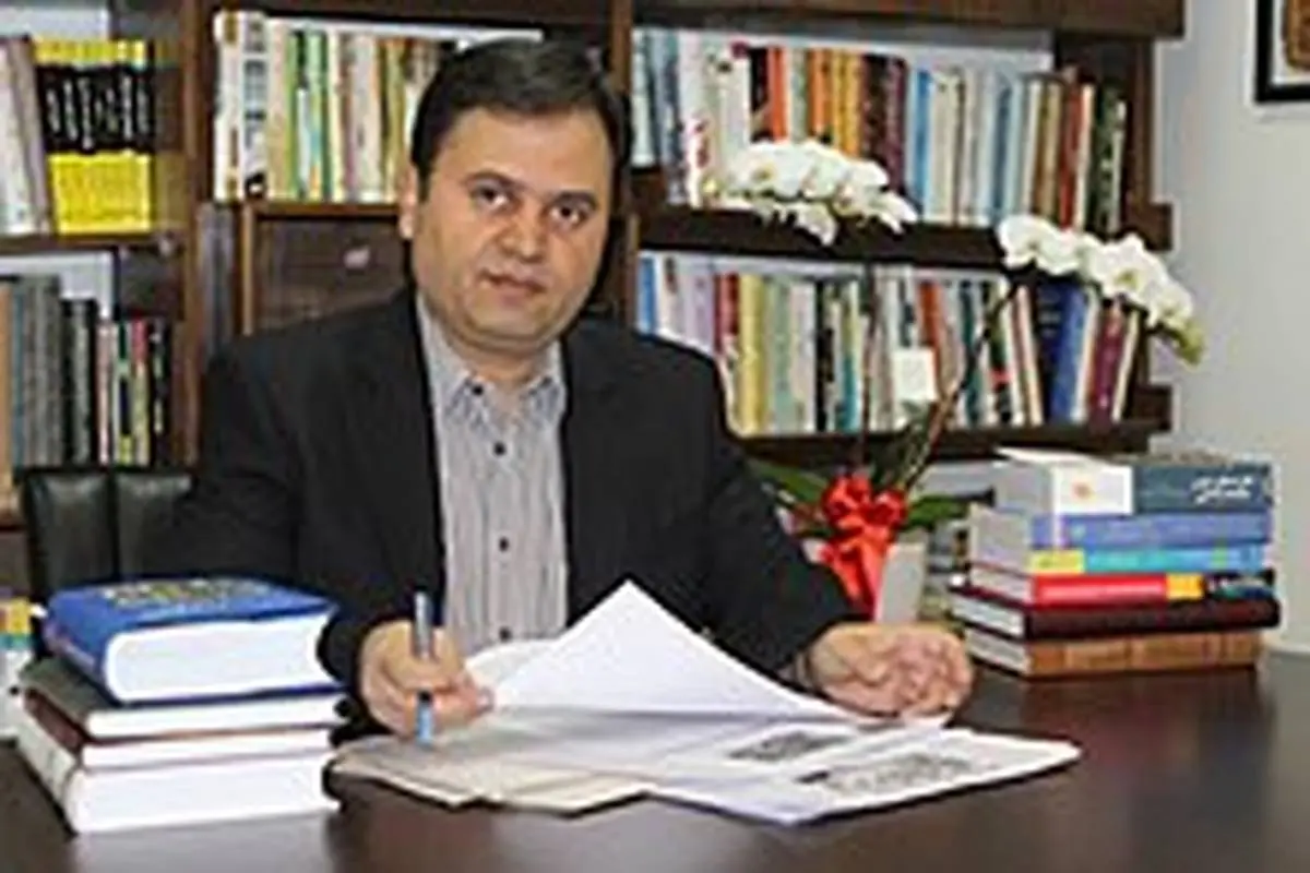 کنایه سردبیر روزنامه اطلاعات به روزنامه کیهان: این که روزنامه نیست،توپخانه است!