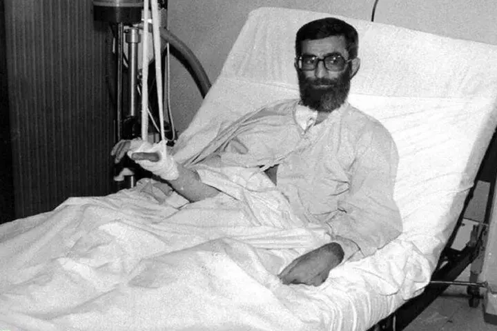 فیلم لحظه انتقال حضرت آیت الله خامنه‌ای پس از ترور به بیمارستان!