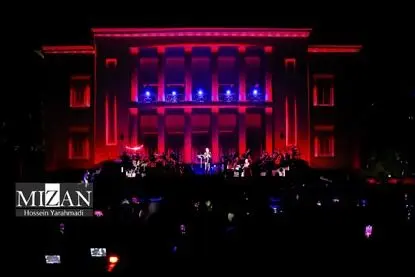 اولین شب کنسرت علیرضا قربانی در تهران برگزار شد/ زیبایی صدا، نور و تصویر