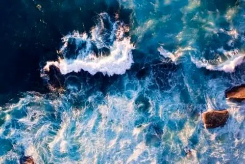 فیلم| تایم لپسی زیبا از حرکت موج‌های دریا