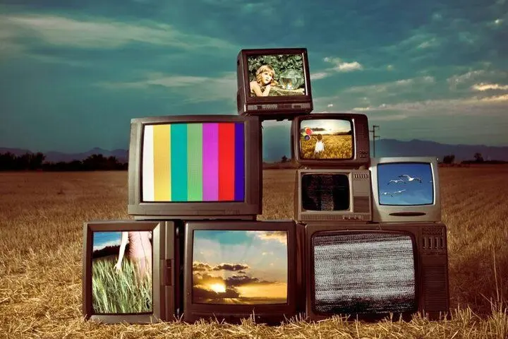 فیلم| اولین لحظه پخش رنگی برنامه‌های تلویزیون در جهان
