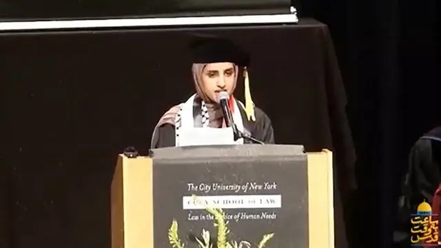 فیلم| لحظه تشویق حضار دانشگاه نیویورک برای دفاع دختر یمنی از فلسطینی‌ها