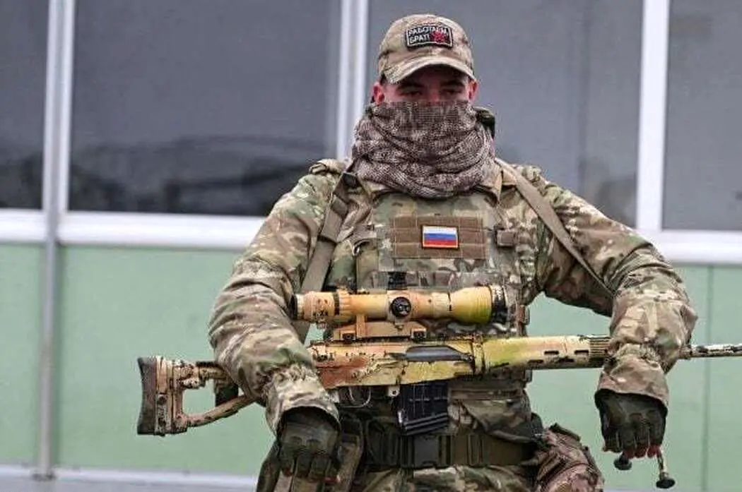فیلم| فرار میلی‌متری سرباز اوکراینی از گلوله تک‌تیرانداز روس!