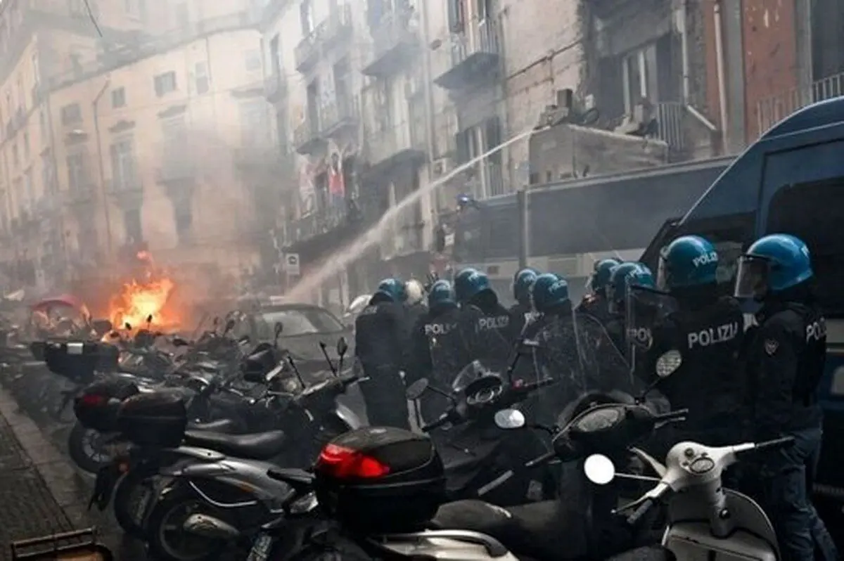 شب وحشتناک آتش و خون در خیابان‌های ناپل +تصاویر