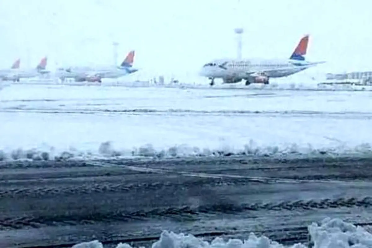 ویدئو | برف و یخبندان عجیب در فرودگاه مشهد