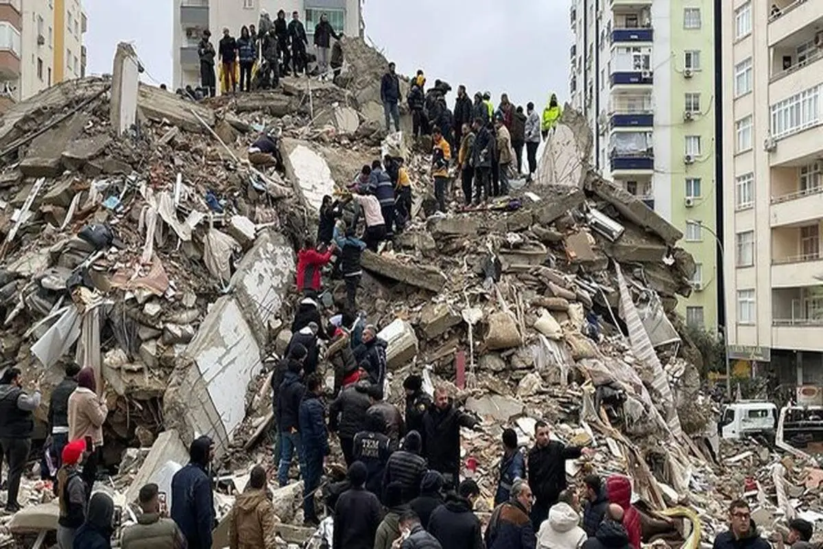 ویدئو| تخریب ناگهانی یک ساختمان در ترکیه