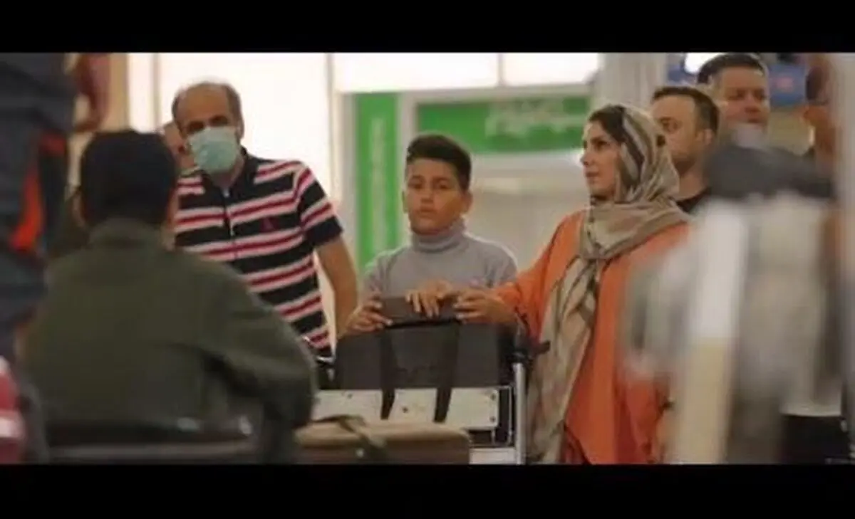 فیلم| غافلگیری مسافران نوروزی فرودگاه با آواز پسران ایران 