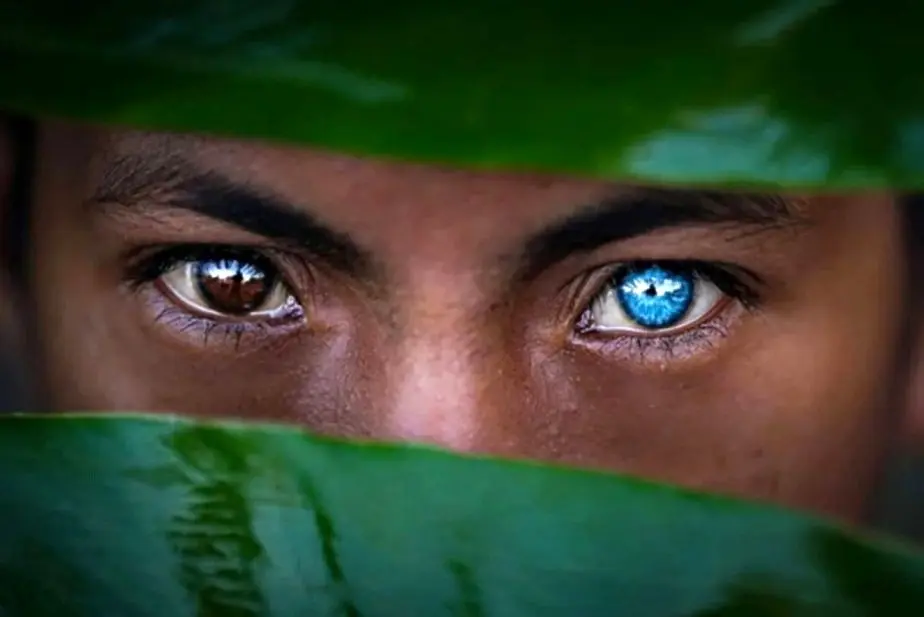 تصاویر| چشمان رنگ آبی تیله‌ای این قبیله!