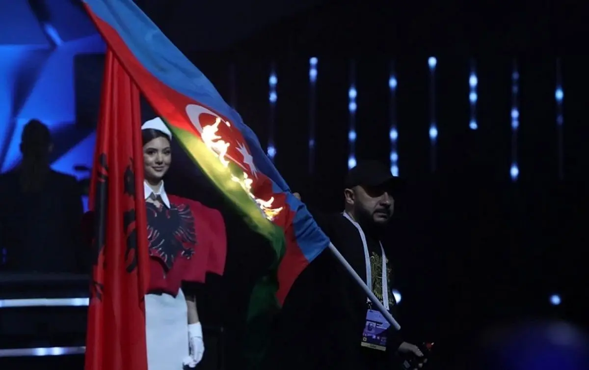 فیلم| آتش زدن پرچم آذربایجان در مراسم افتتاحیه مسابقات وزنه برداری قهرمانی اروپا