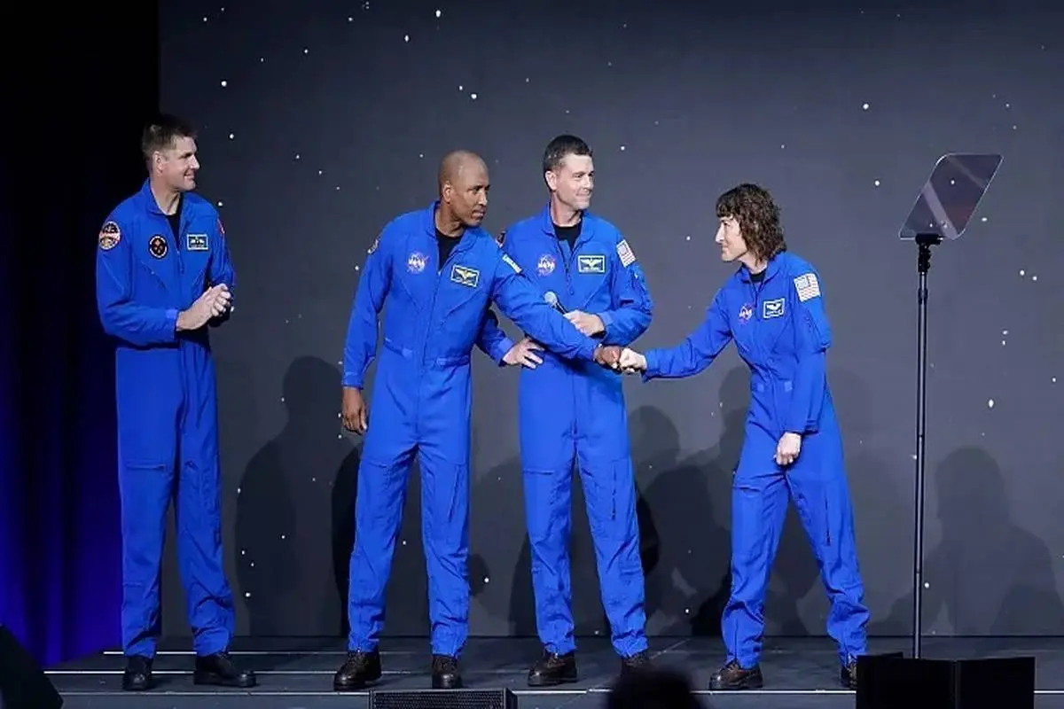ماموریت  هیجان انگیز سفر به ماه ناسا برای تیم 4نفره ای که یک زن و یک سیاه پوست در آن هستند